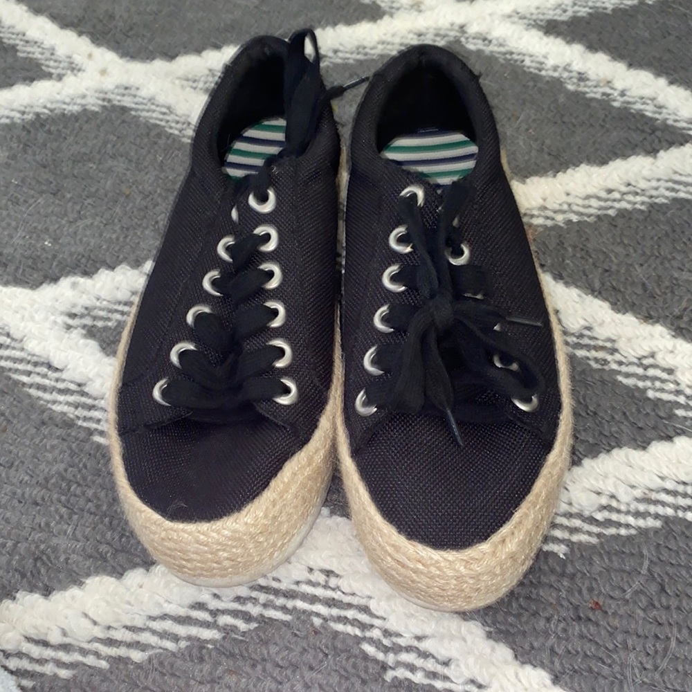 Don’t know the brand, it’s in good shape, worn once,